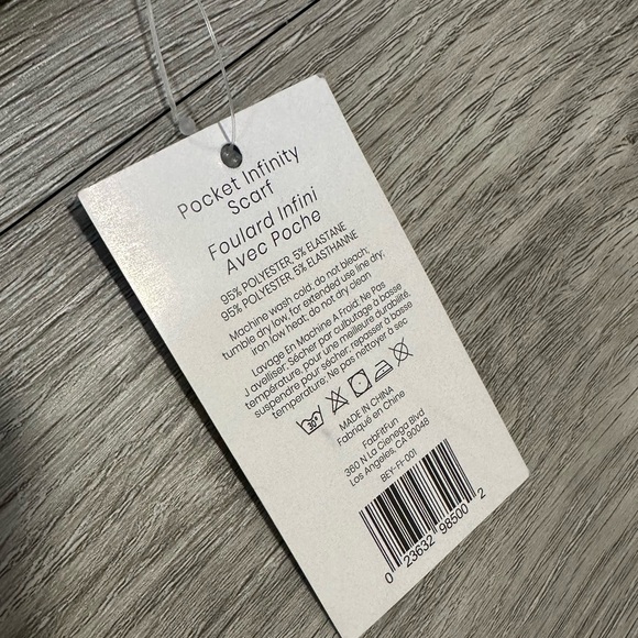 Beyond yoga pocket infinity scarf NWT black large neutral comfort activewear - Picture 3 of 7